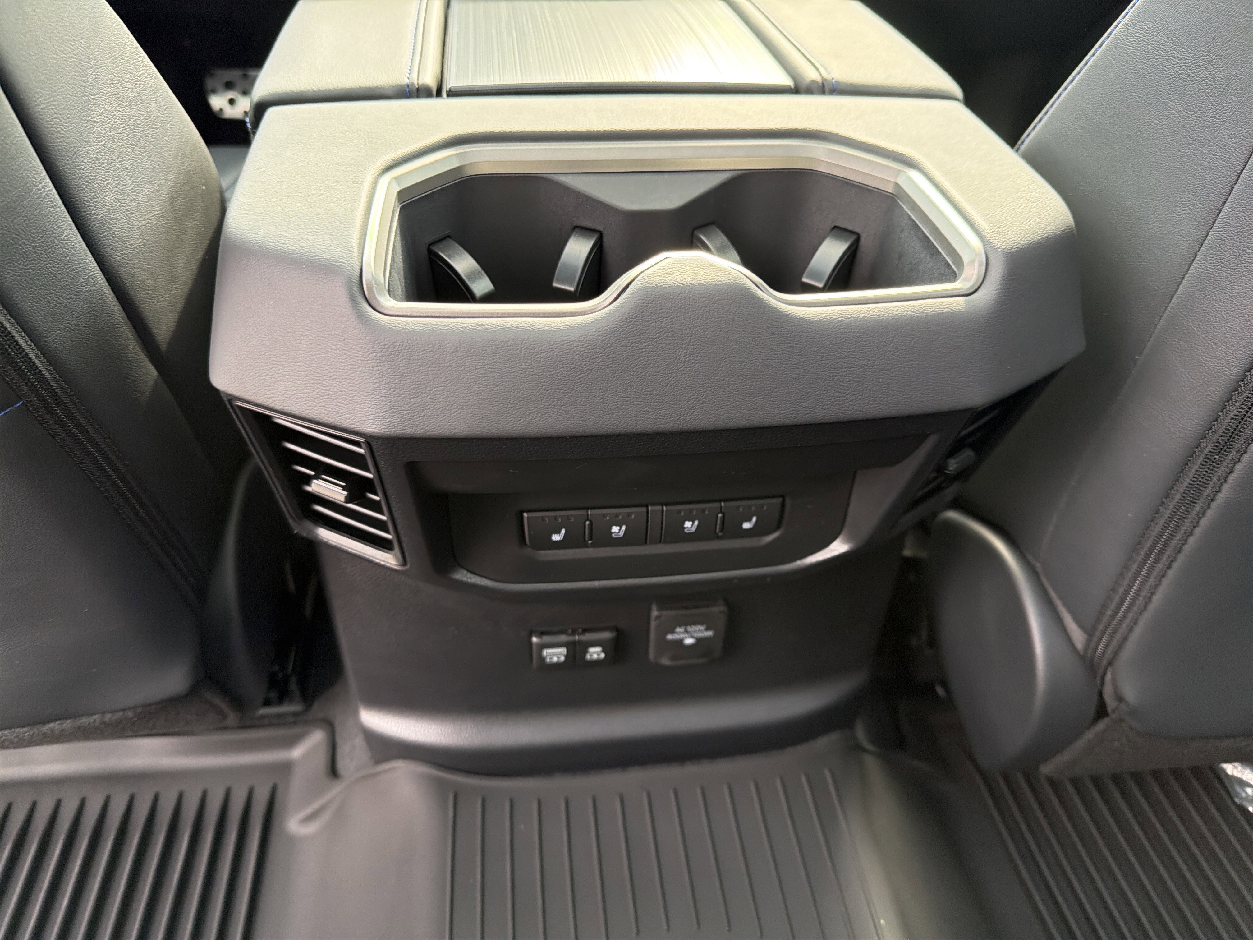 2026 Toyota Tundra Platinum - Photo 10