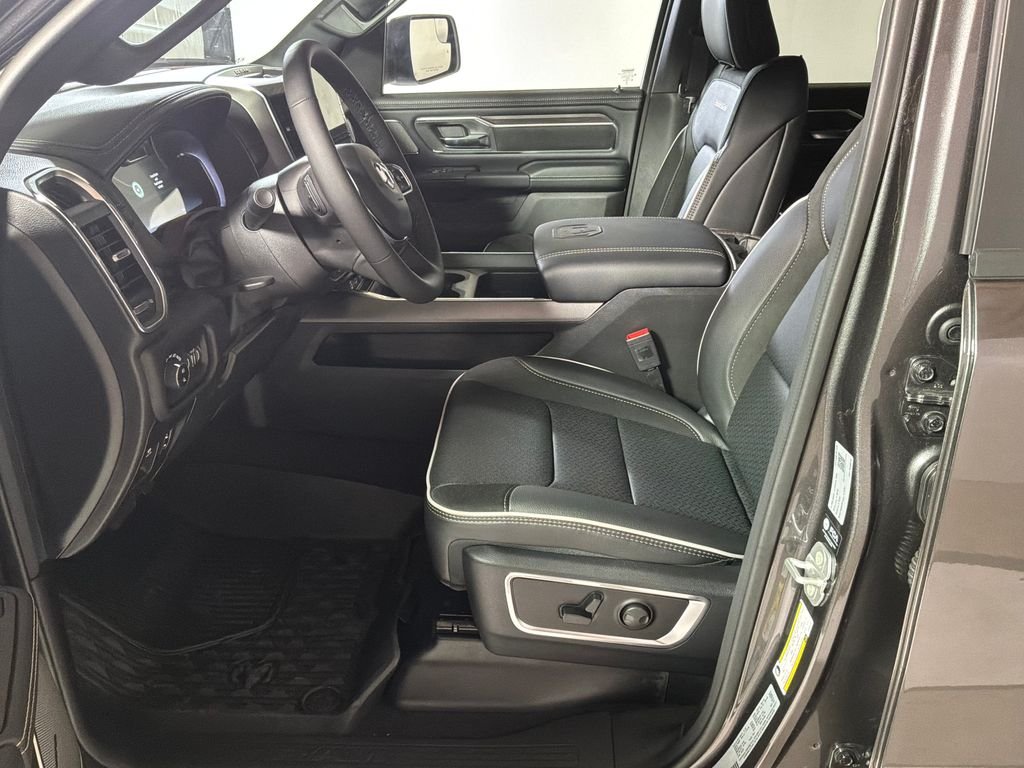 New 2026 Granite Crystal Metallic Clear-Coat Exterior Paint RAM Laramie image 11