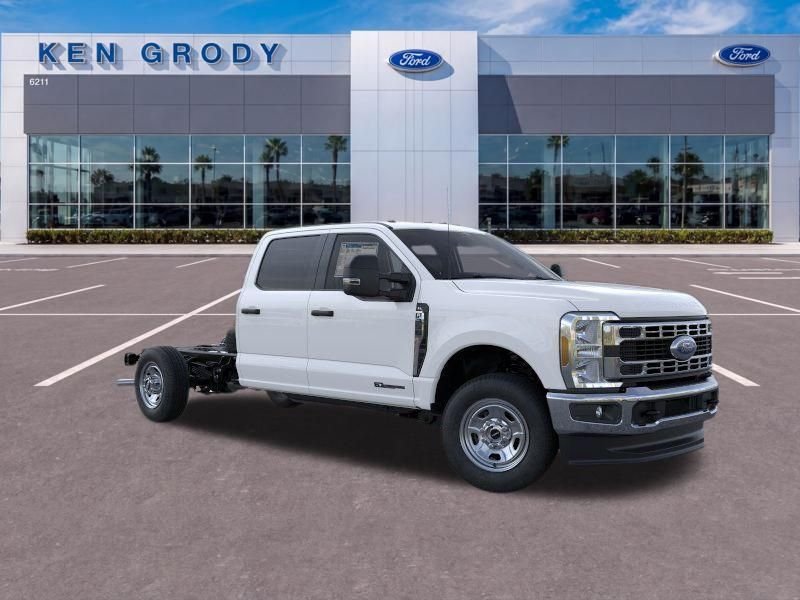 2026 Ford F-350 XL 4x4 Crew Cab 179-In SRW's photo