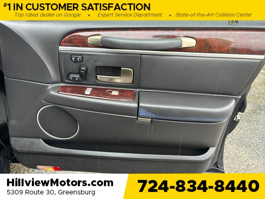 Used 2009 Black Clearcoat Lincoln Signature image 19