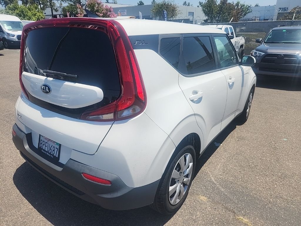 Used 2020 White Kia LX image 12