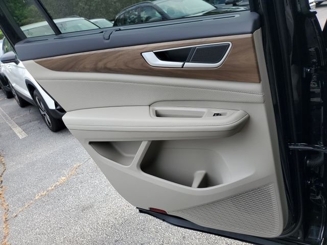 New 2026 Black Volkswagen 2.0T SE w/Technology image 13