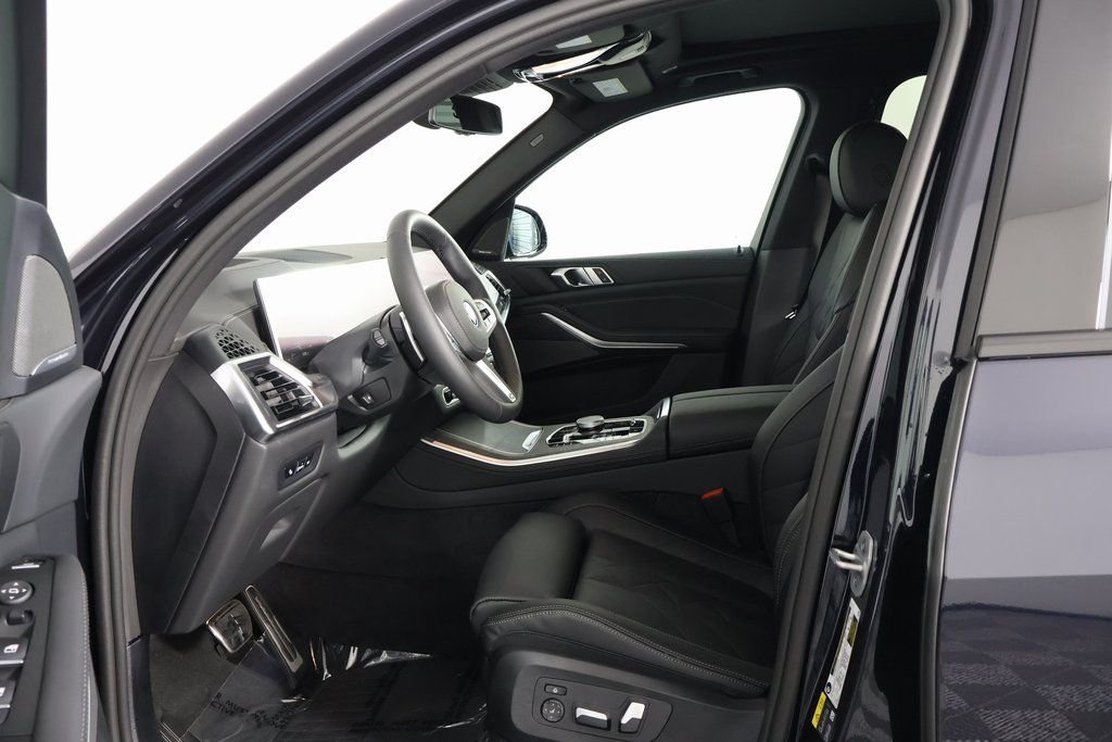 New 2026 Carbon Black Metallic BMW xDrive50e image 5