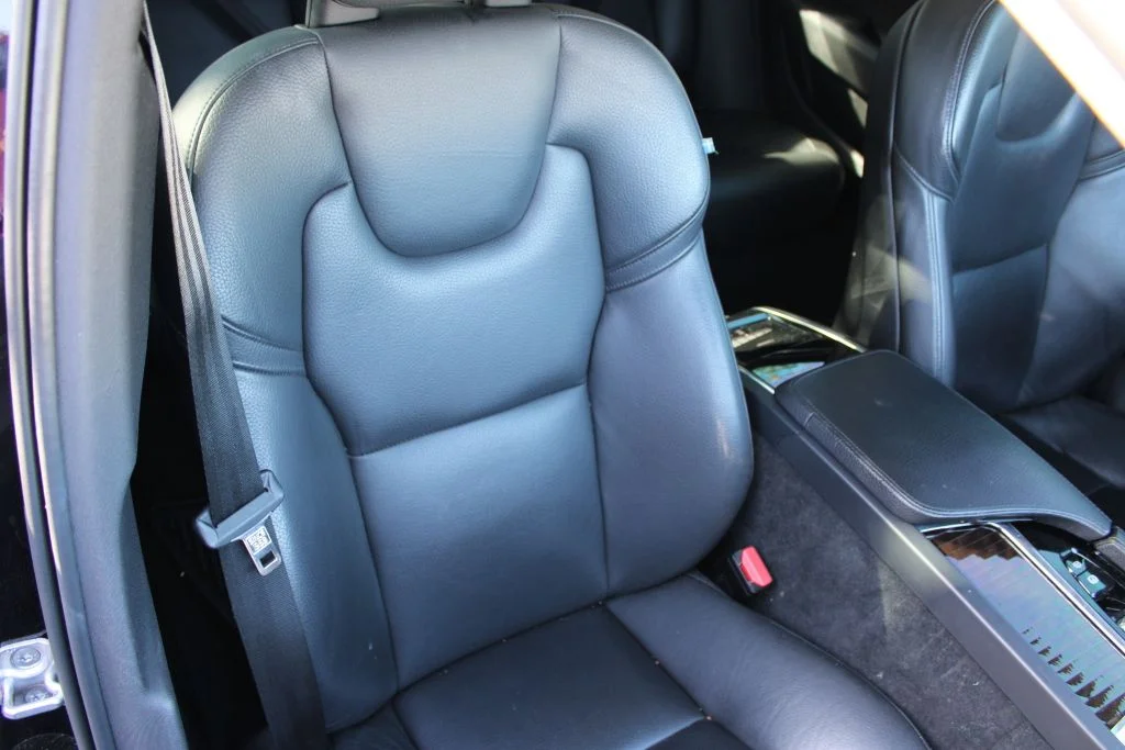 Used 2018 Black Volvo T5 Momentum image 15