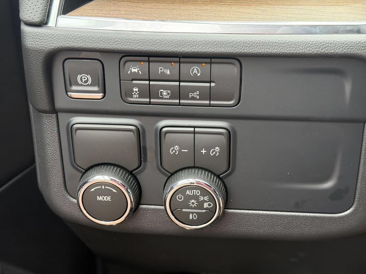 2026 Chevrolet Suburban High Country - Photo 18