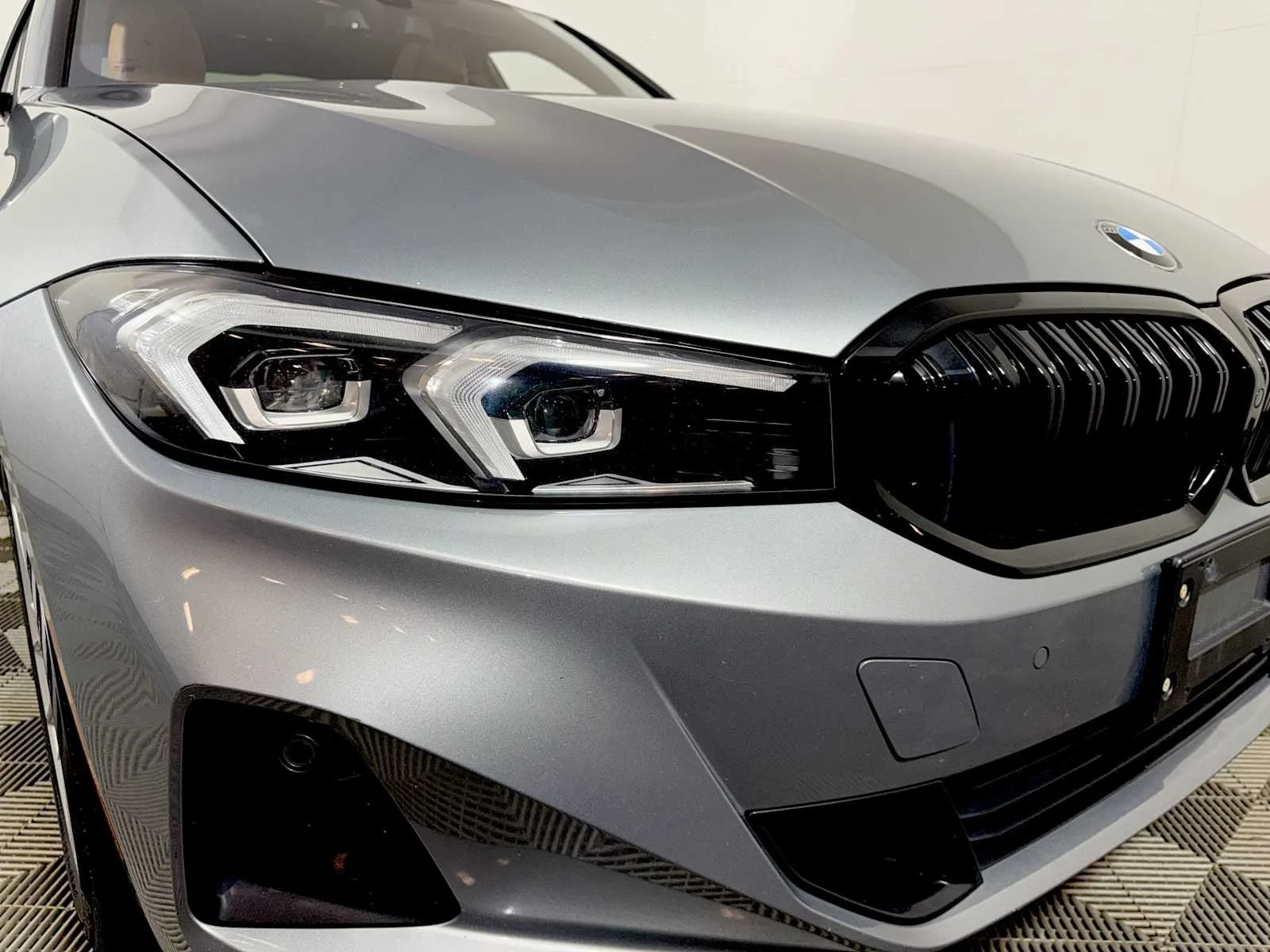 2024 BMW 3 Series 330i - Photo 24