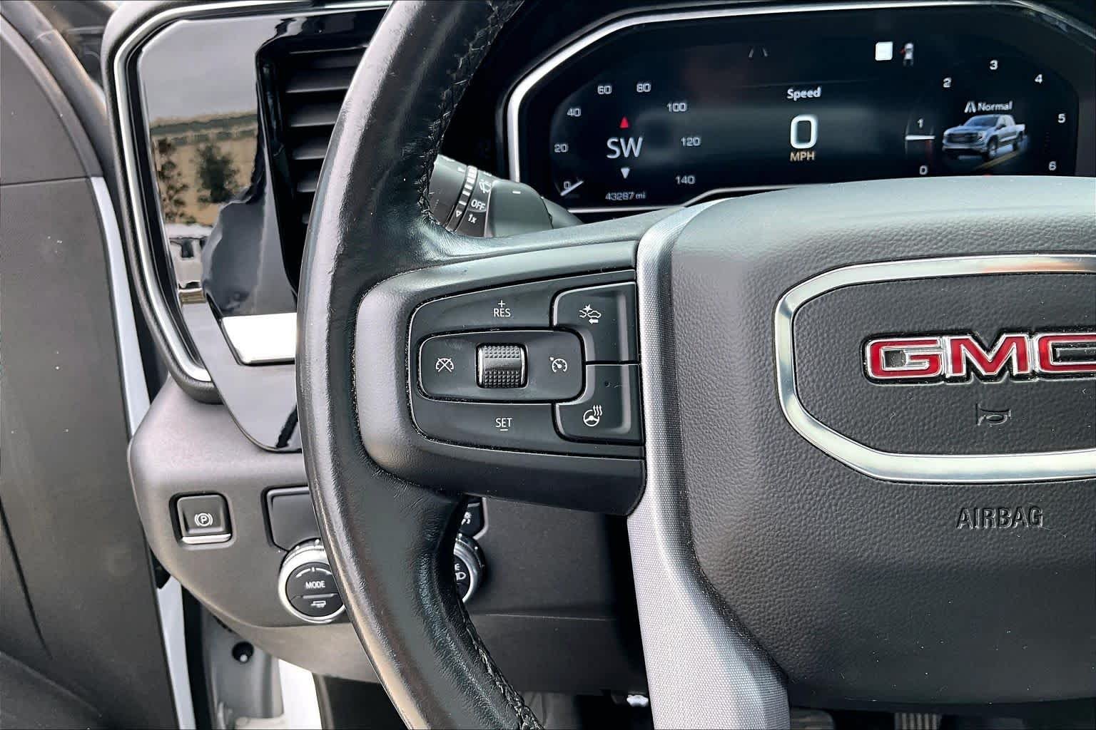 Used 2022 White Frost Tricoat GMC SLT image 23