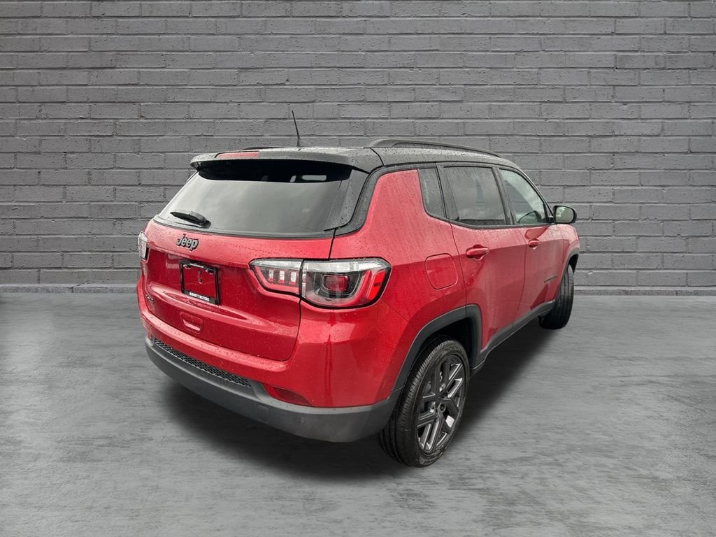 New 2026 Red Hot Pearl-Coat Exterior Paint Jeep Limited image 7