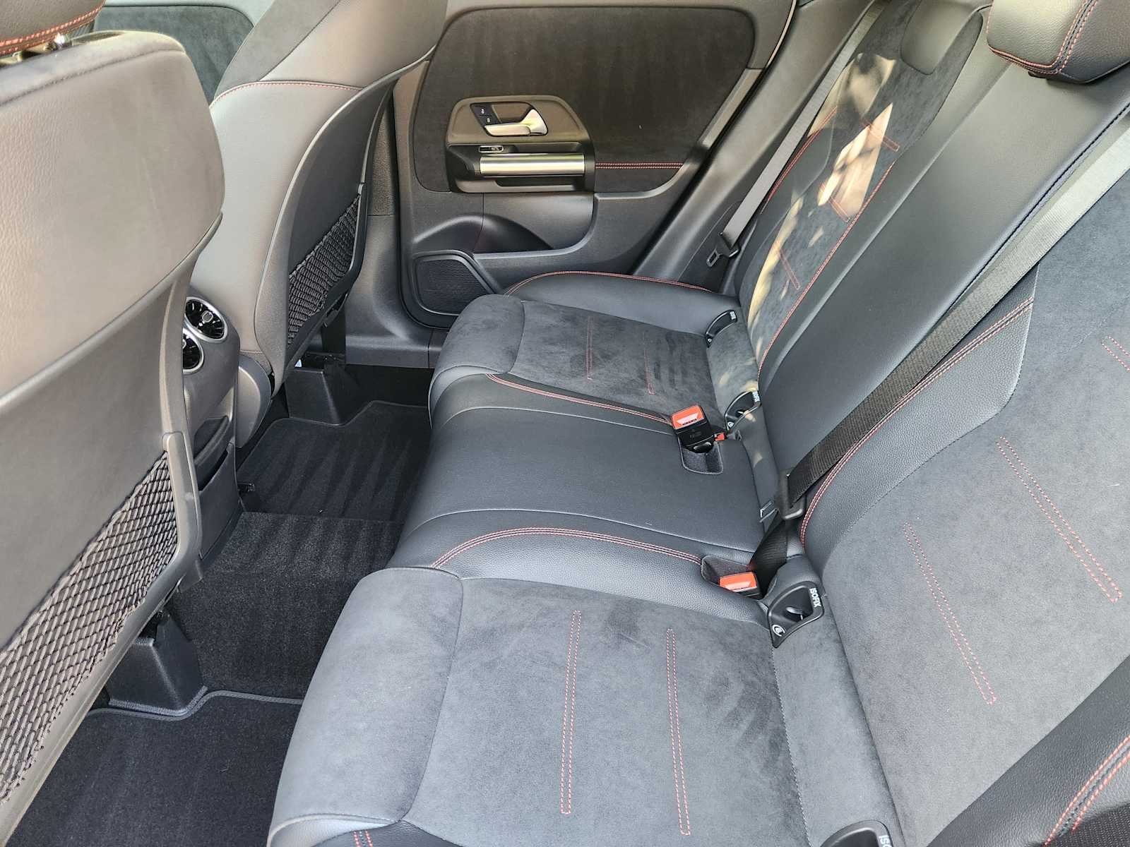 Used 2023 Iridium Silver Metallic Mercedes-Benz GLA 250 image 28