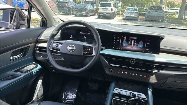 Used 2025 Super Black Nissan Platinum image 14