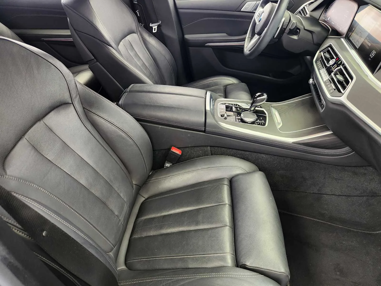 Certified Used 2022 Carbon Black Metallic BMW xDrive40i image 10