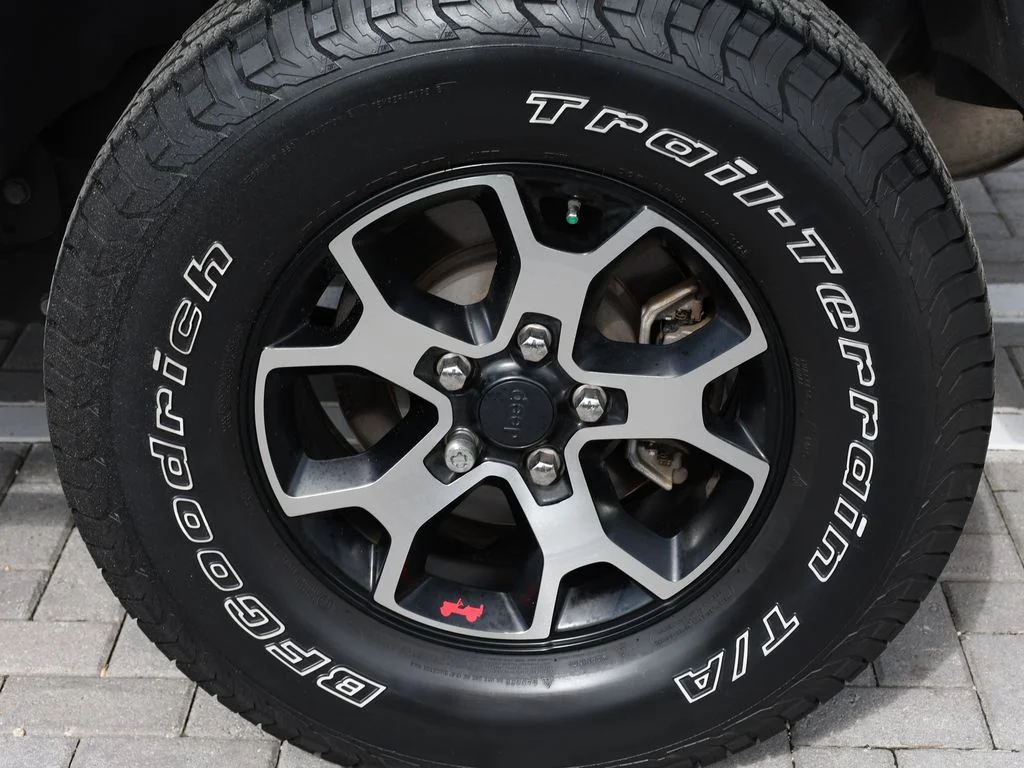 Used 2020 Silver Jeep Unlimited Rubicon image 42