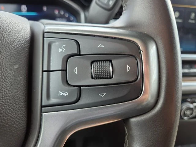 Used 2025 Summit White Chevrolet LT image 19