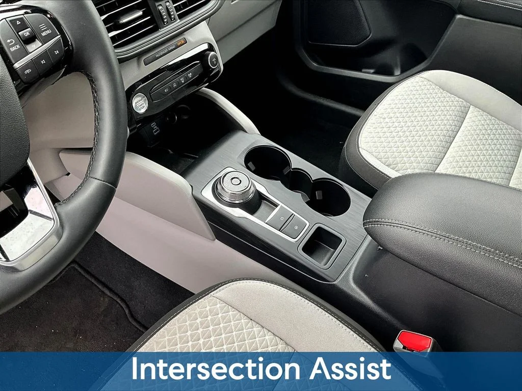 Used 2023 White Ford Active image 22