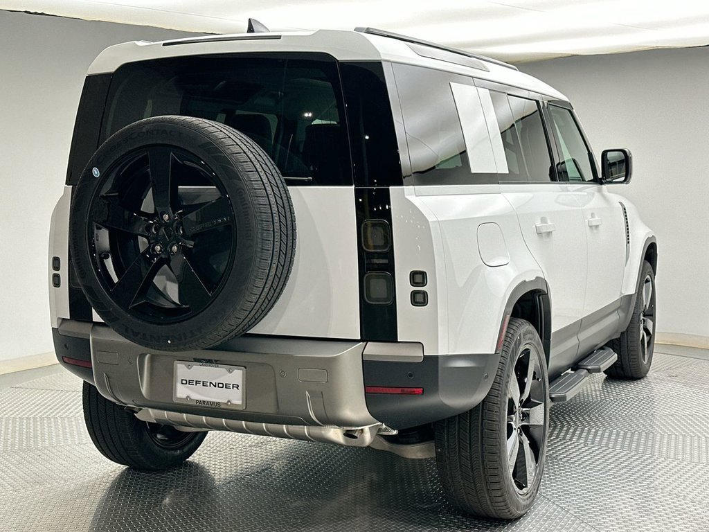 New 2026 Fuji White Land Rover S image 3