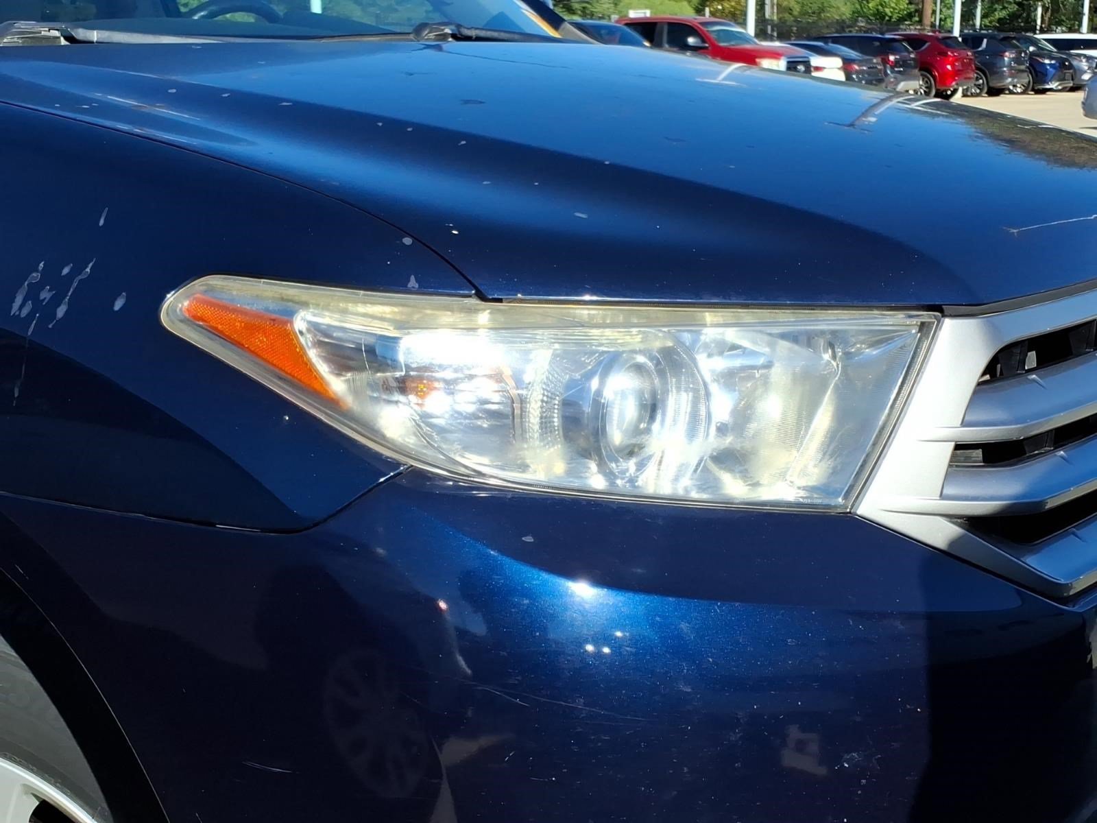 Used 2013 NAUTICAL BLUE MET Toyota 4DR FWD I4 LE image 3