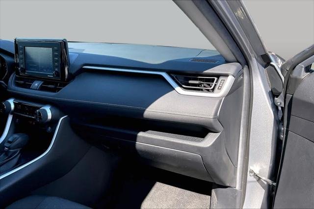 Certified Used 2020 SILVER SKY METALLIC Toyota  image 18