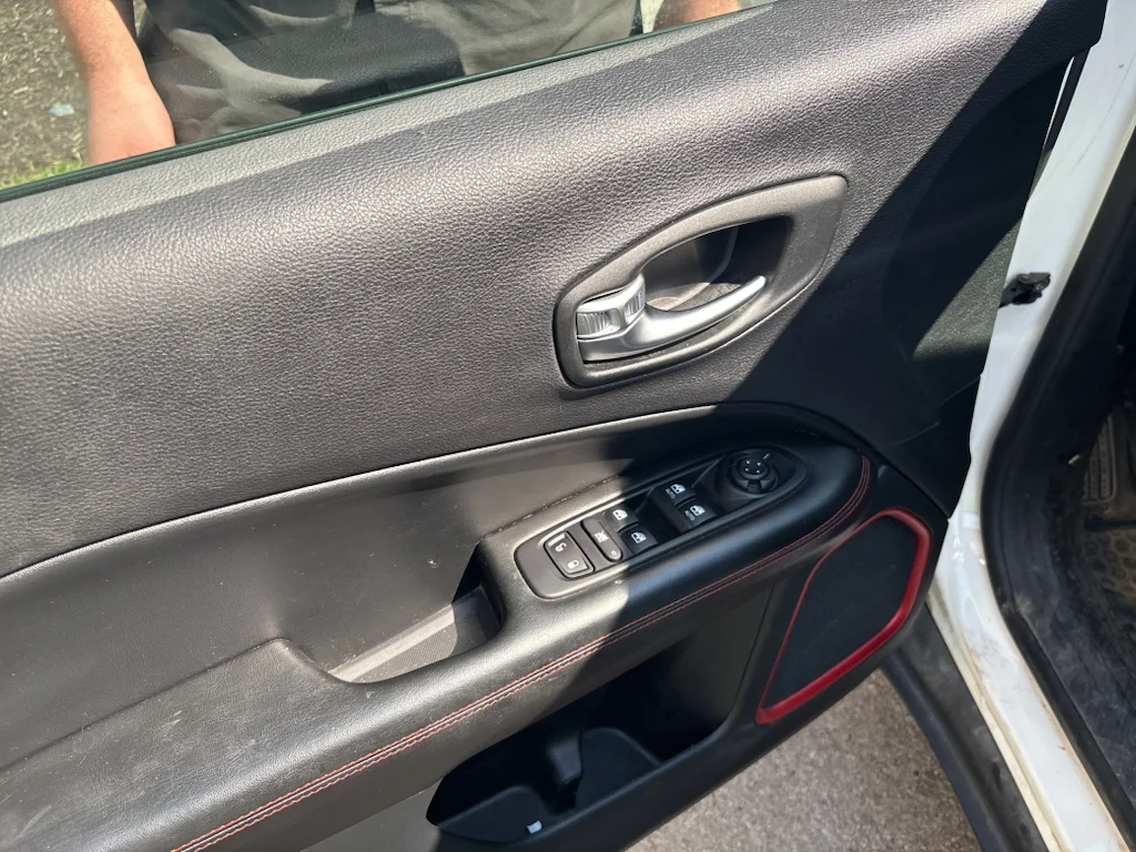 Used 2020  Jeep Trailhawk image 3