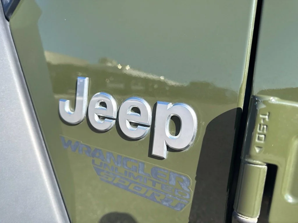 Used 2021 Sarge Green Clearcoat Jeep Unlimited Sport image 12