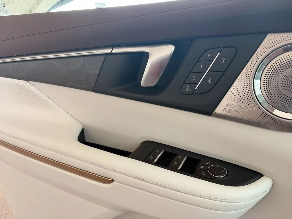New 2026 Cherry Red Tintcoat Buick Avenir image 29