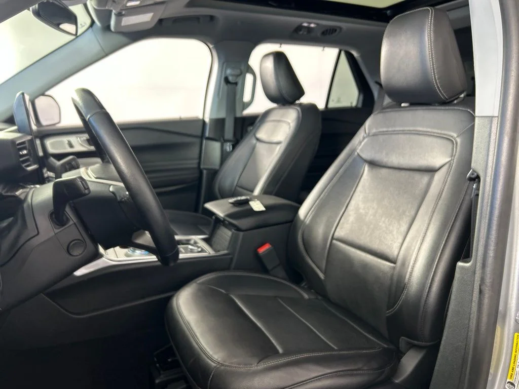 Used 2023 Silver Ford Limited image 21