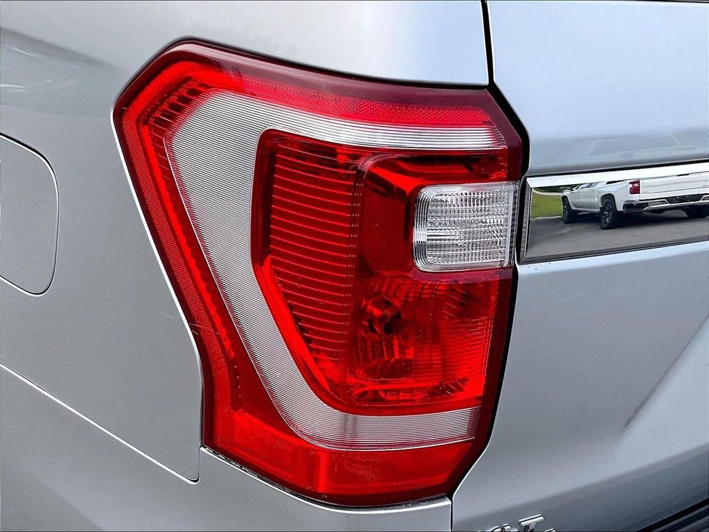 Used 2018 Silver Ford XLT image 33