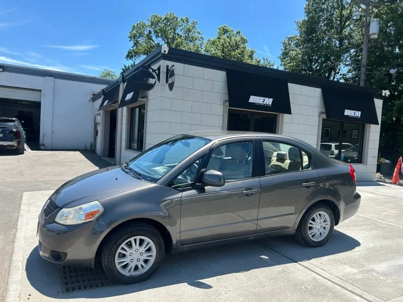 Used 2012 Gray Suzuki LE Sedan 4D image 3