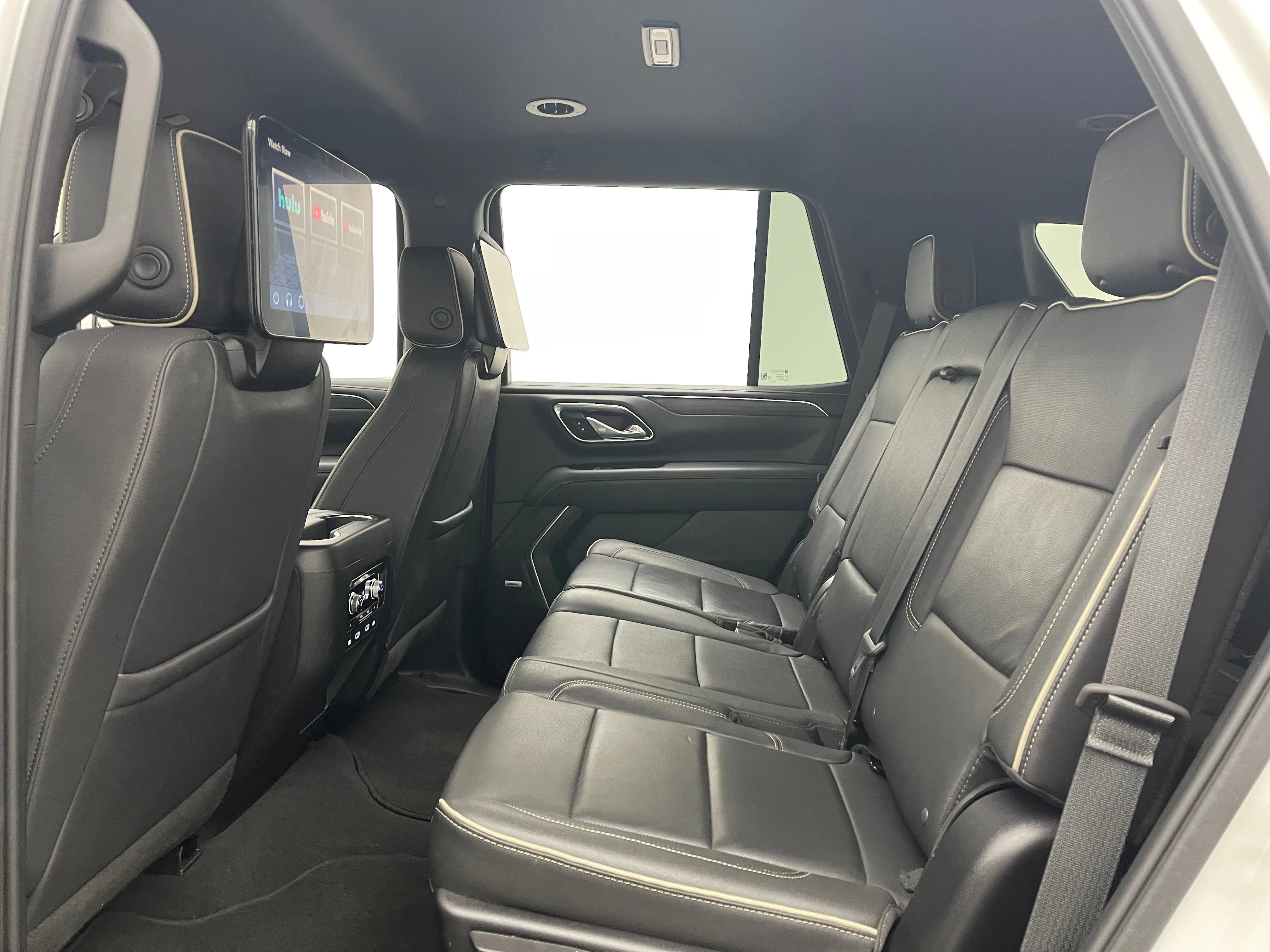 Used 2024 White Frost Tricoat GMC SLT image 44
