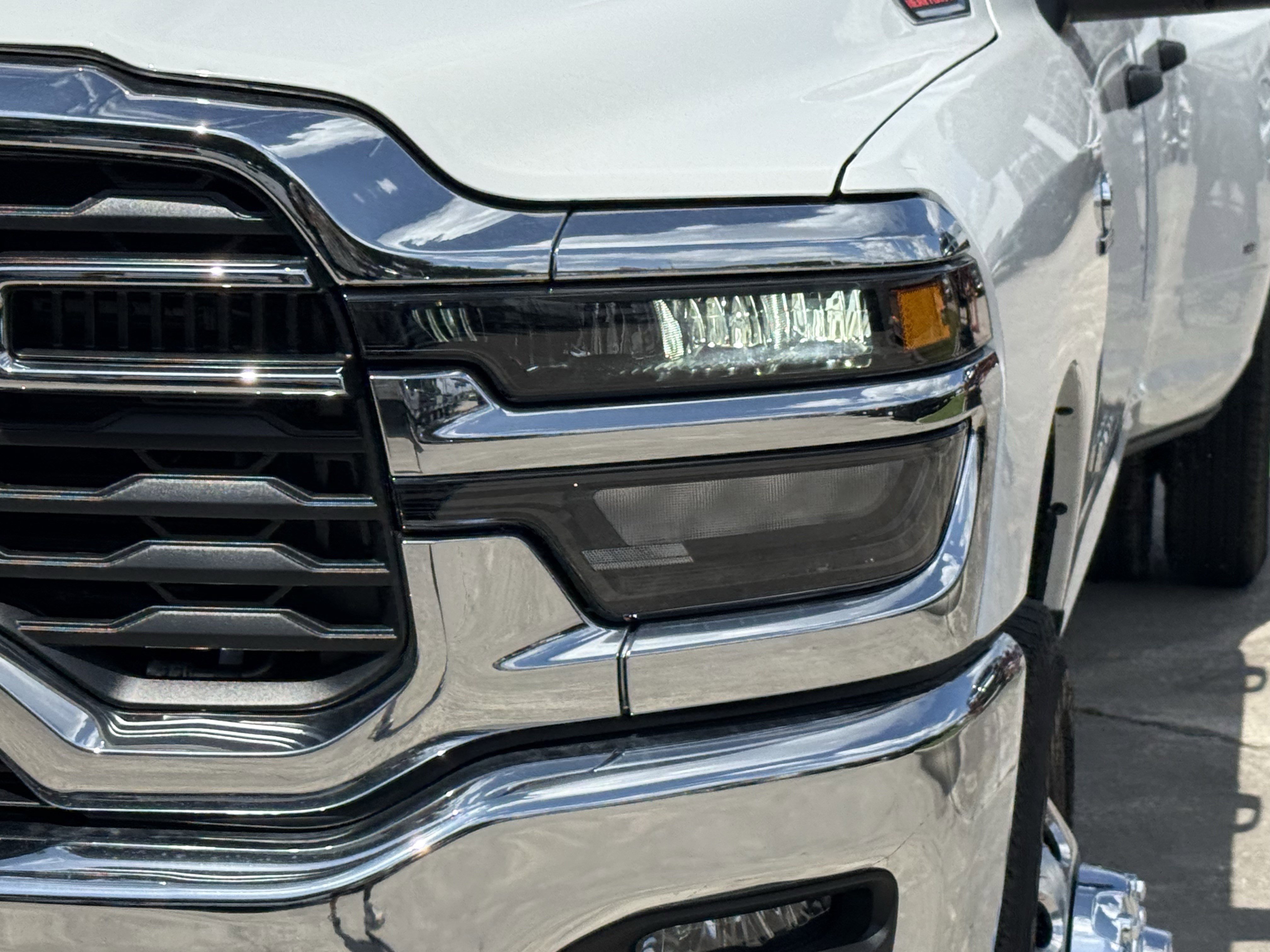 New 2026 Bright White Clear-Coat Exterior Paint RAM Lone Star image 7