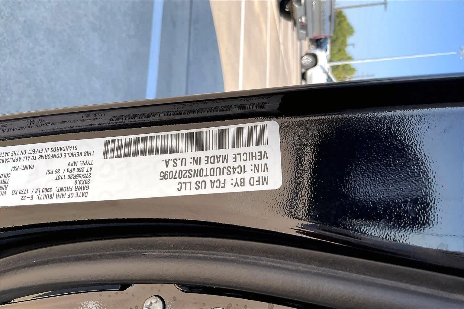 Used 2022 Diamond Black Crystal Pearlcoat Jeep Series III image 30