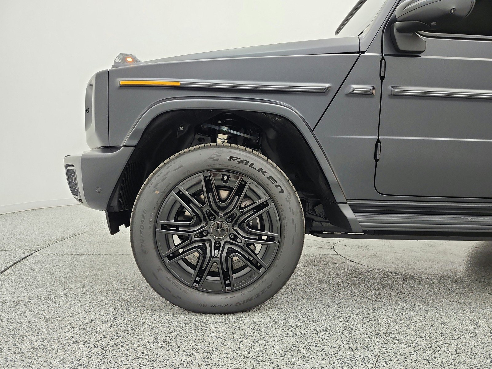 New 2027 MANUFAKTUR Night Black Magno Mercedes-Benz G 580e SUV image 34