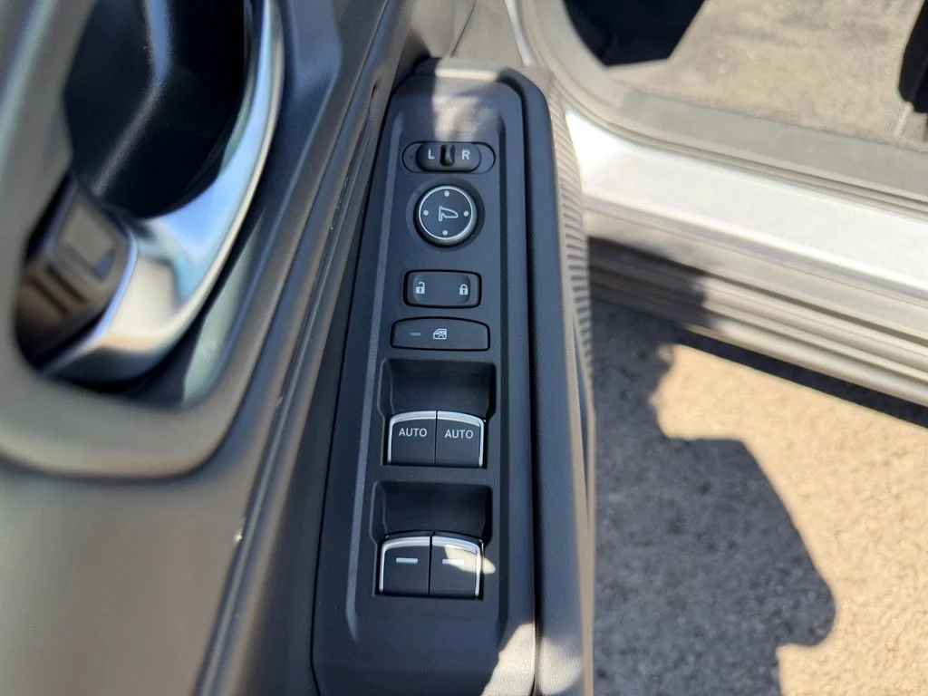 New 2026 Solar Silver Metallic Honda SE image 13