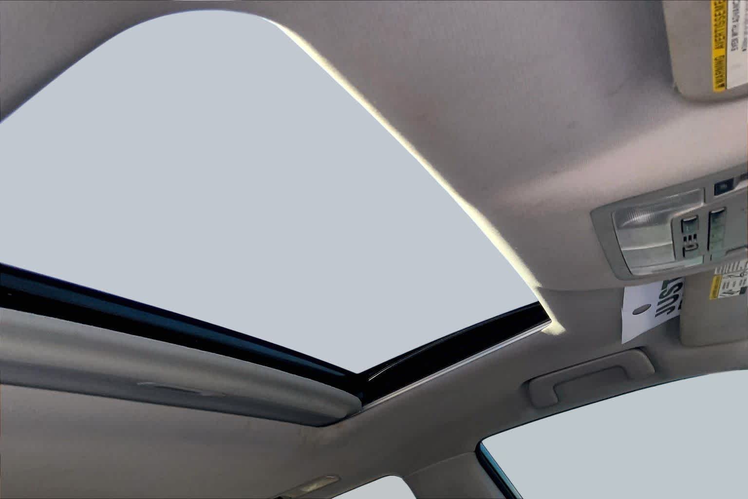 Used 2015 Blizzard Pearl Toyota XLE image 14