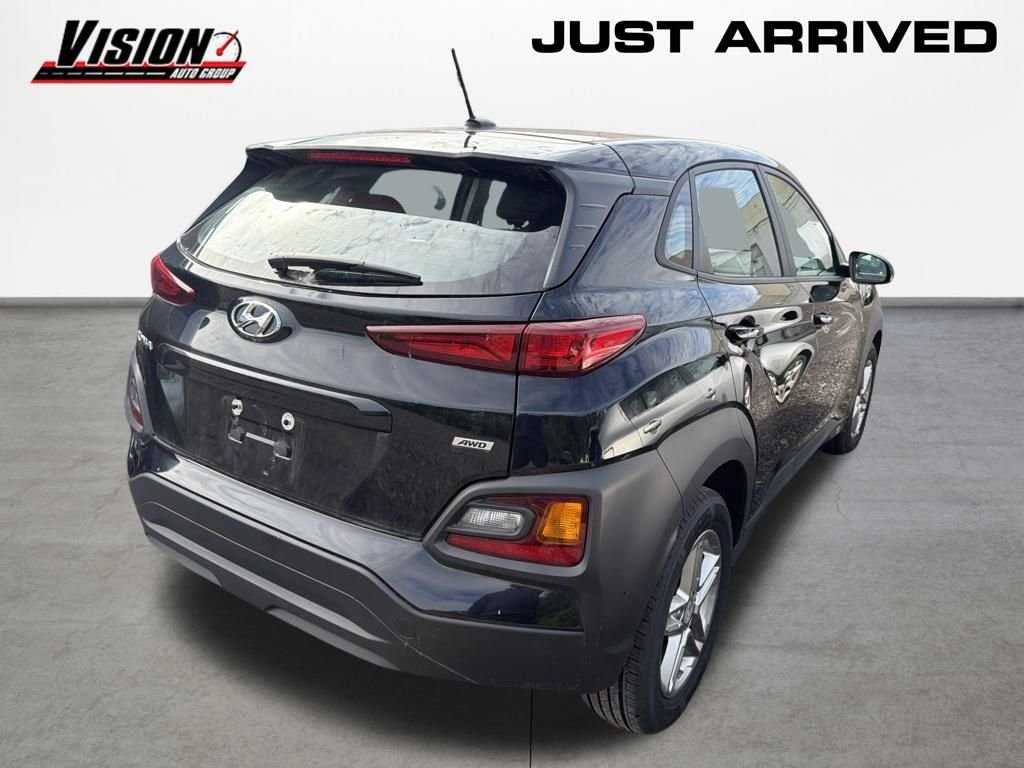 Used 2020 Black Hyundai SE image 4