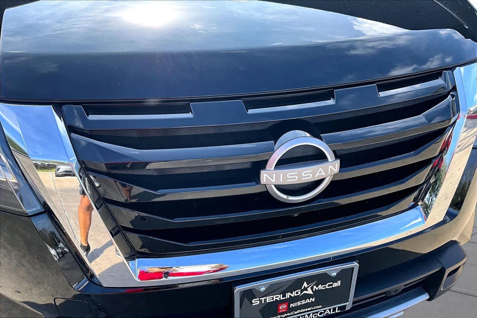 Used 2024 Super Black Nissan Platinum image 27