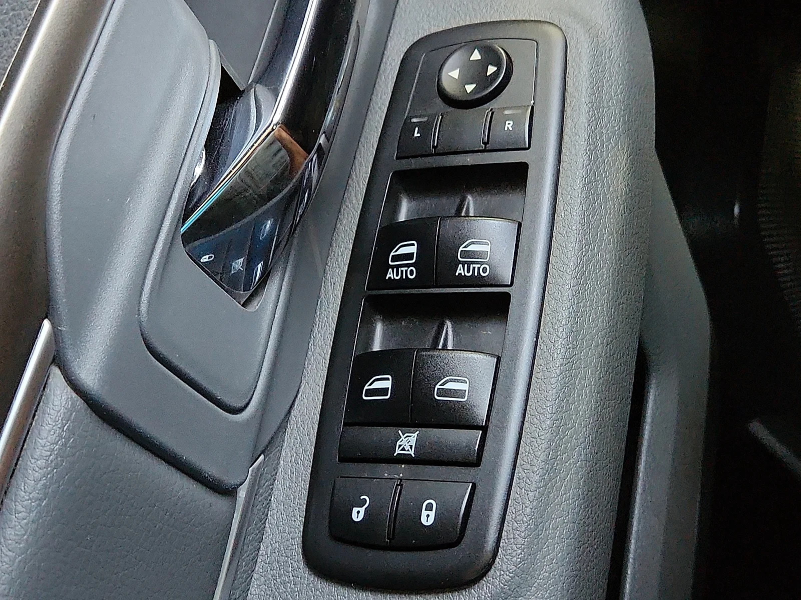 Used 2018 Gray Ram SLT image 22