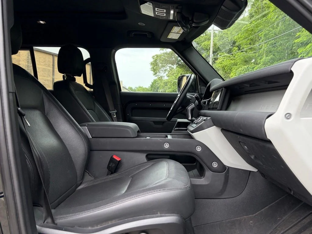 Certified Used 2023 Black Land Rover X-Dynamic SE image 15