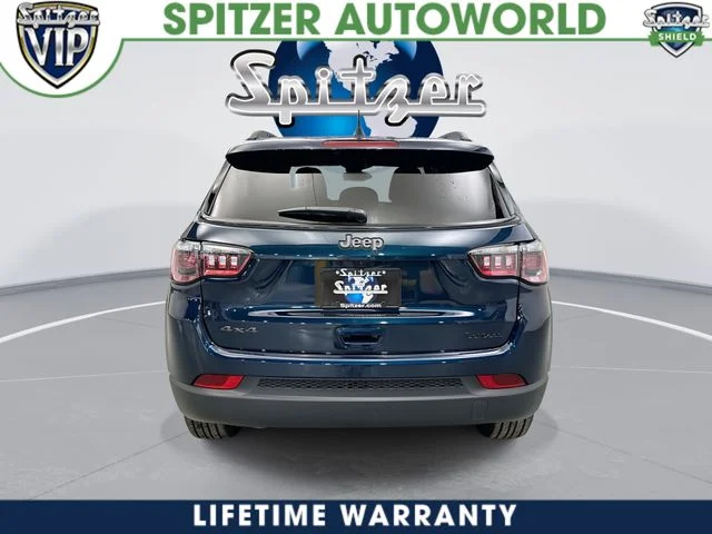 New 2026 Fathom Blue Pearl-Coat Exterior Paint Jeep Latitude image 8