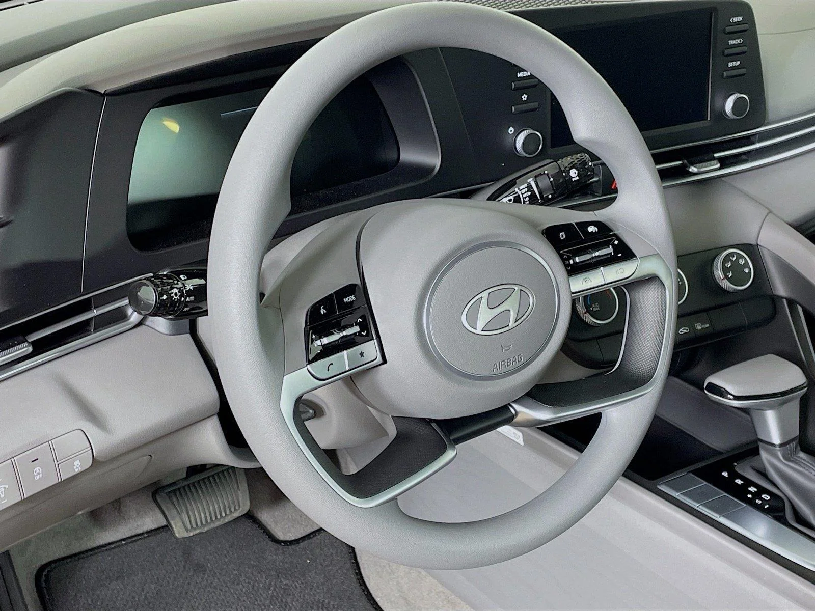 Used 2025 Ultimate Red Hyundai SE image 12