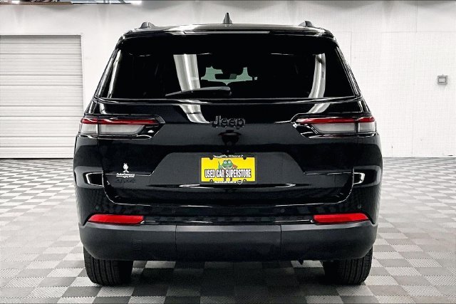 Used 2025 Diamond Black Crystal Pearlcoat Jeep Altitude X image 5