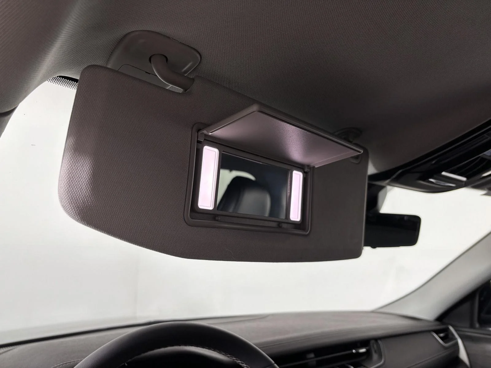 Used 2023 Ember Pearlcoat Jeep Limited image 45
