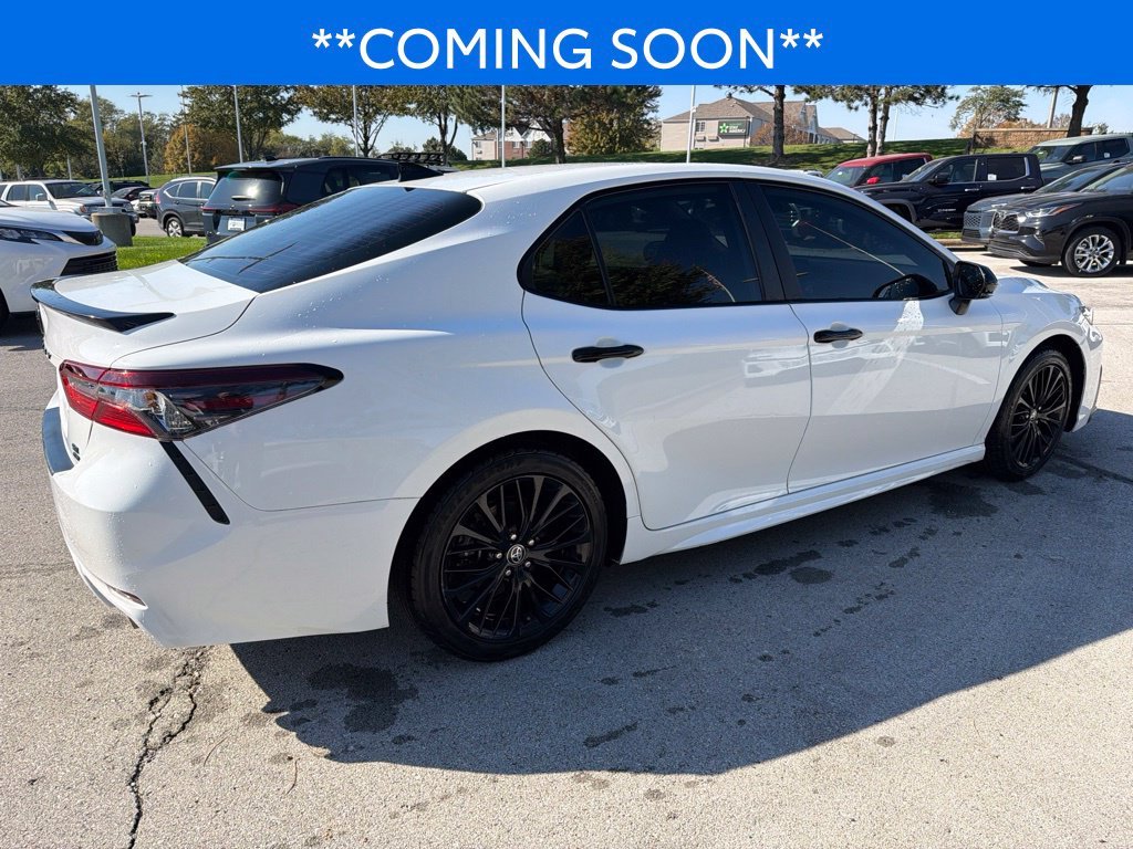 Used 2022 White Toyota SE Nightshade image 6
