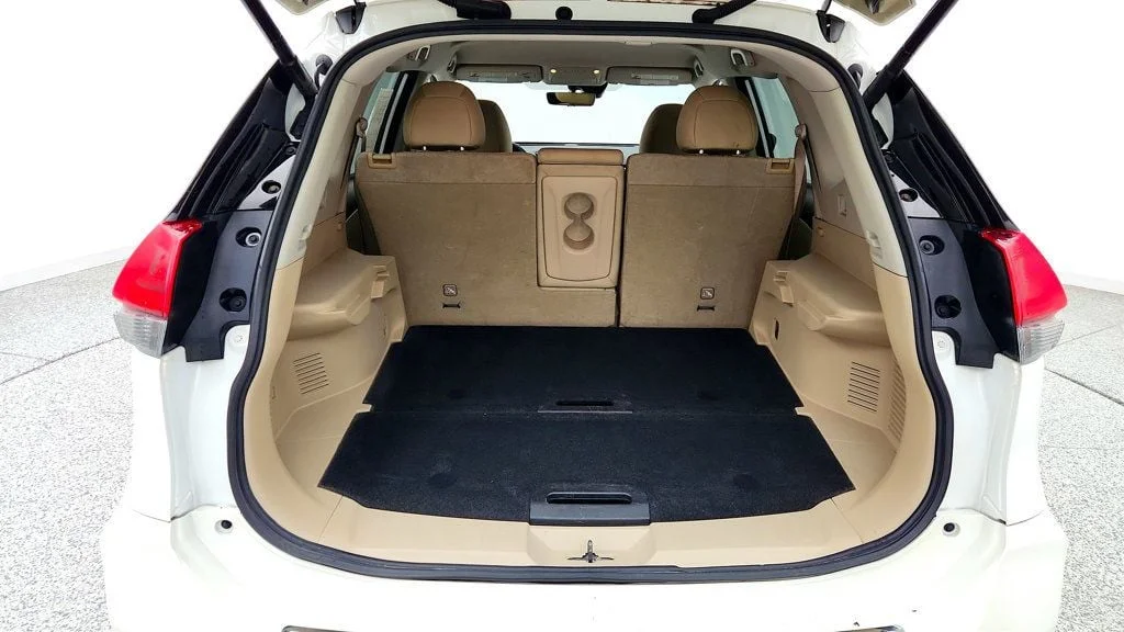 Used 2019 Pearl White Tricoat Nissan FWD SV image 21