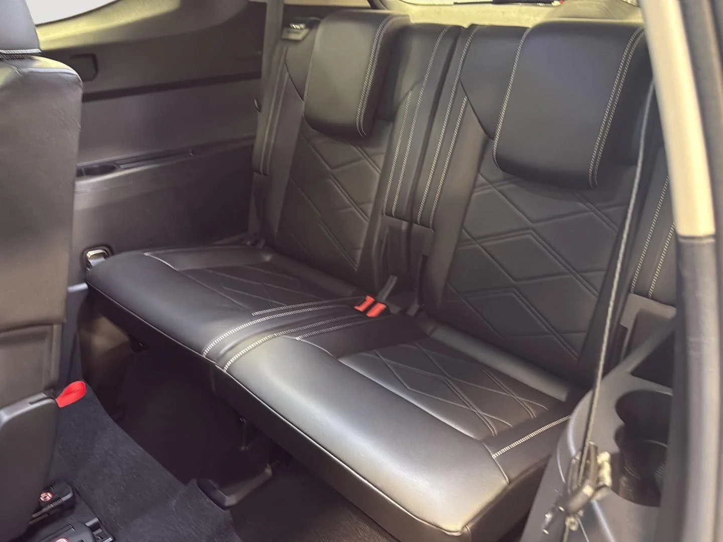Used 2024 Platinum Gray Volkswagen SE w/Tech 4Motion image 10