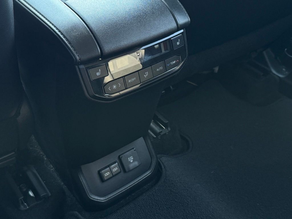 Used 2024  Toyota Platinum image 22
