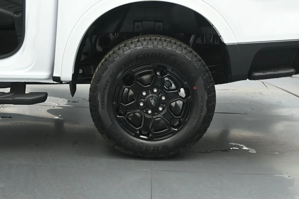 New 2026 Oxford White Ford Lariat image 21