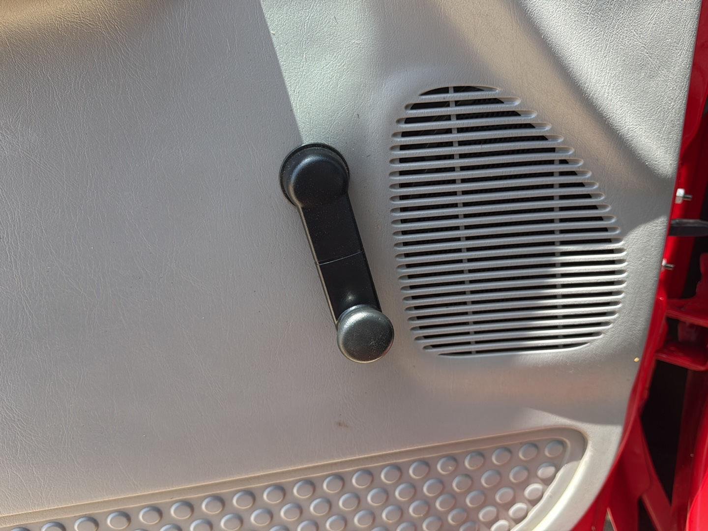Used 2001 red Ford XL image 13