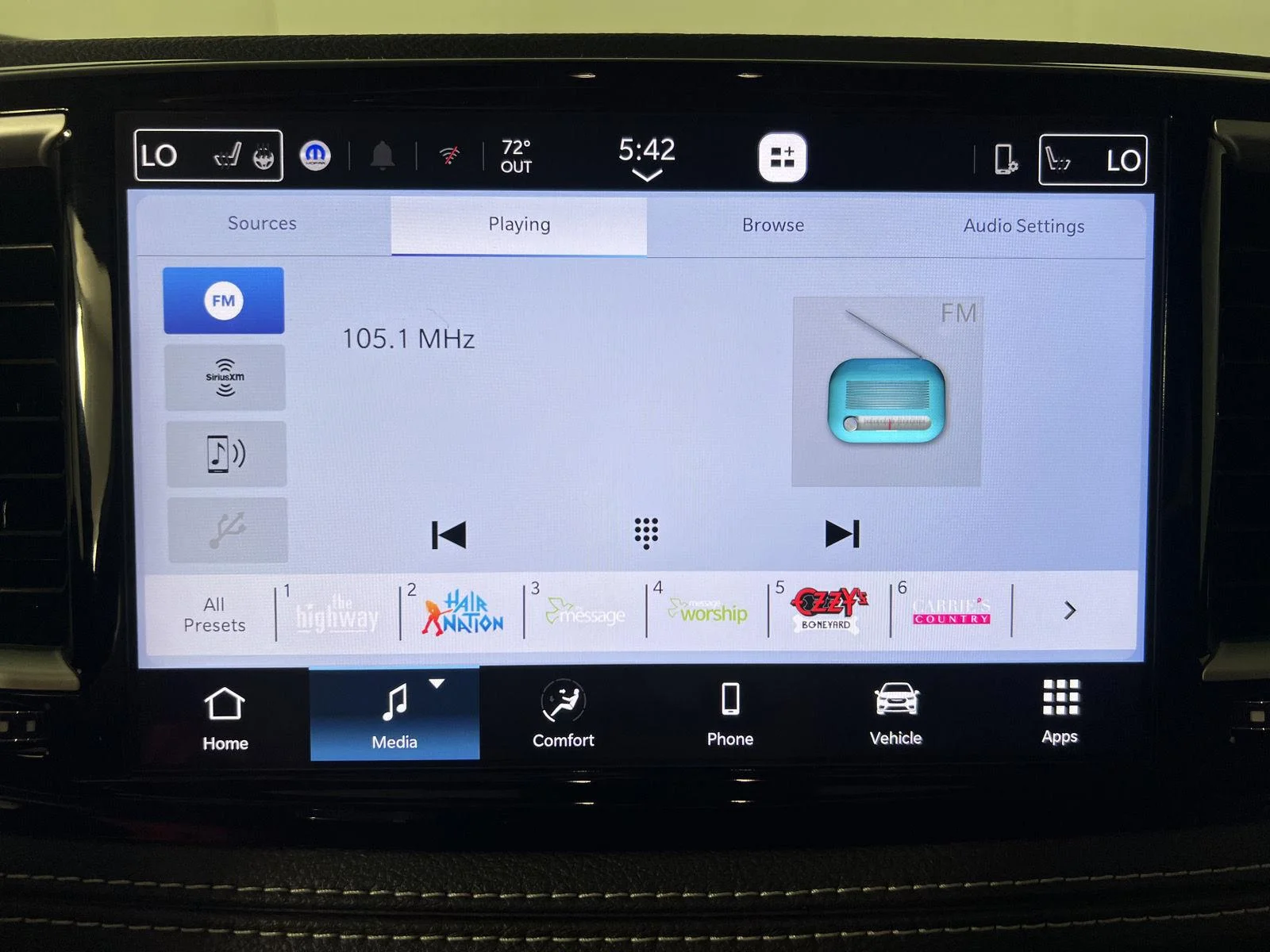 Used 2026 Diamond Black Crystal Pearlcoat Chrysler Select image 26