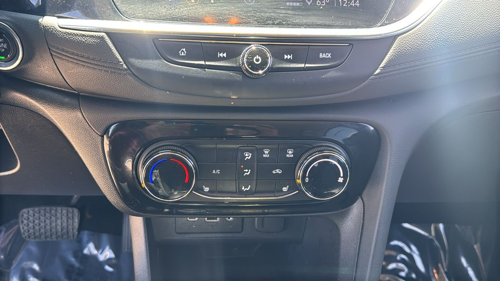 Used 2022 White Buick Preferred image 26