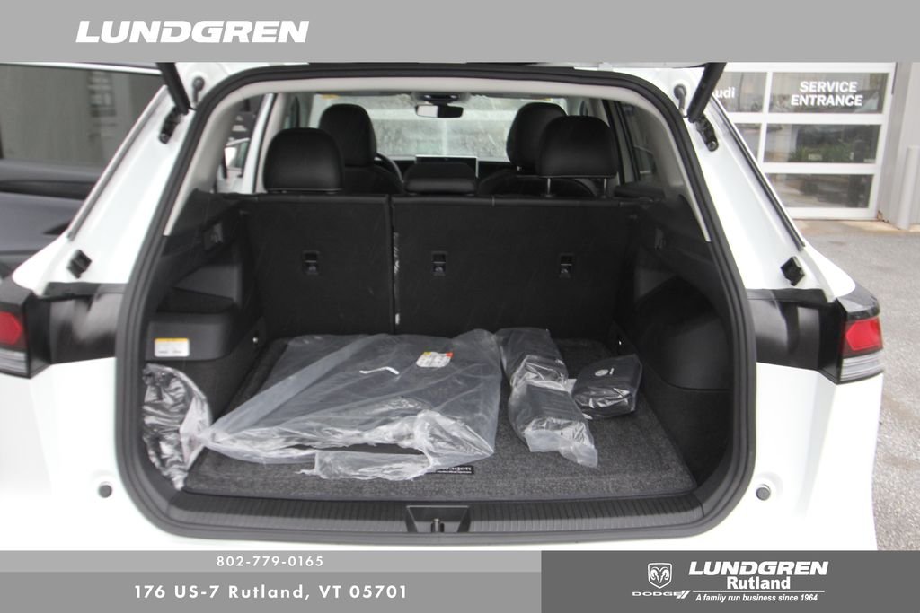 Used 2025 White Volkswagen 2.0T SE image 21